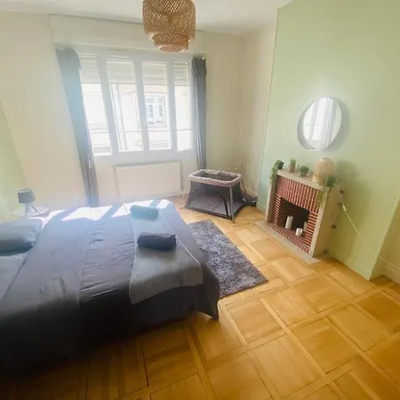 Vieux 6 Personnes Tours